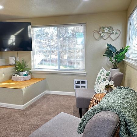 Near Downtown- Kitchen-Washerdryer-Parking Medford Bagian luar foto