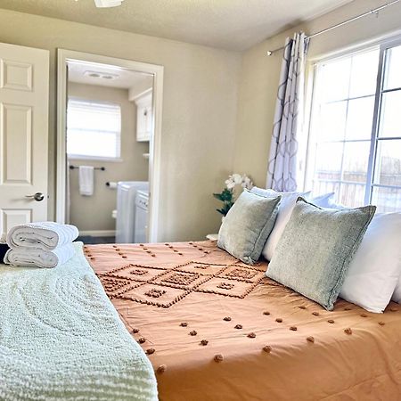 Near Downtown- Kitchen-Washerdryer-Parking Medford Bagian luar foto