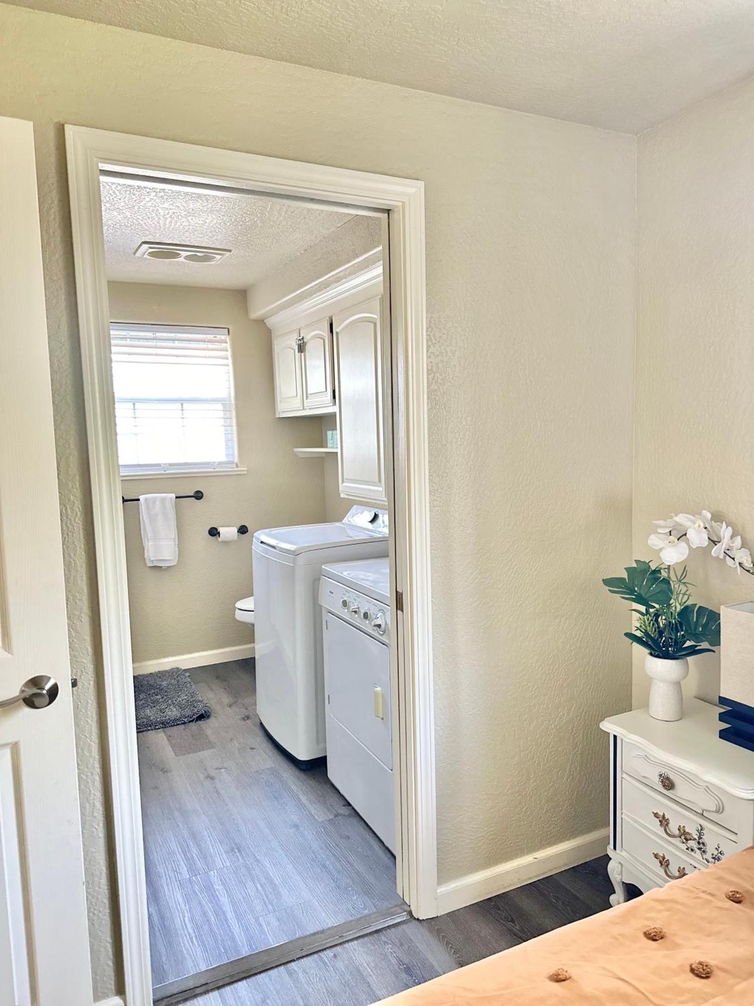 Near Downtown- Kitchen-Washerdryer-Parking Medford Bagian luar foto