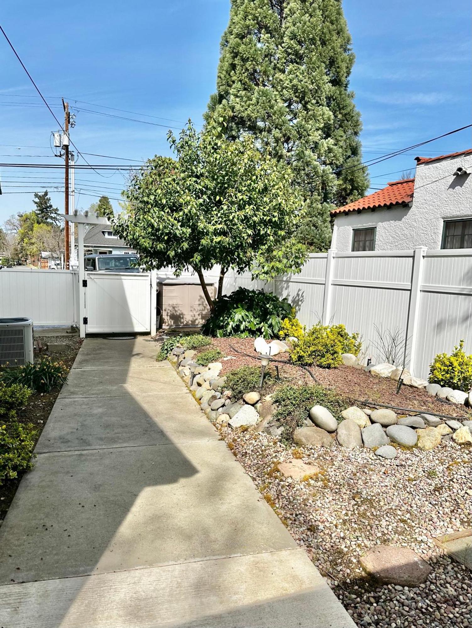 Near Downtown- Kitchen-Washerdryer-Parking Medford Bagian luar foto